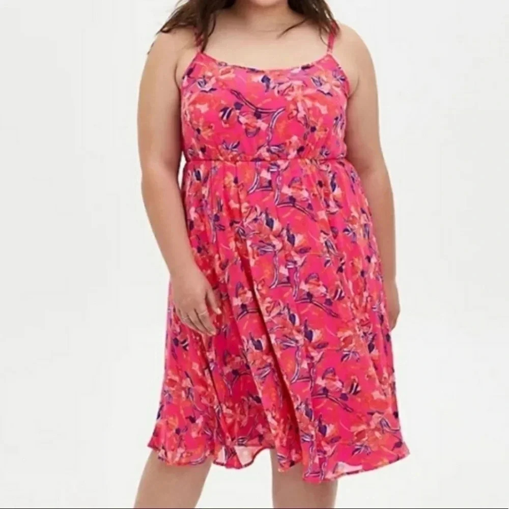 NWT Torrid Pink Floral Dress Size‎ M/L